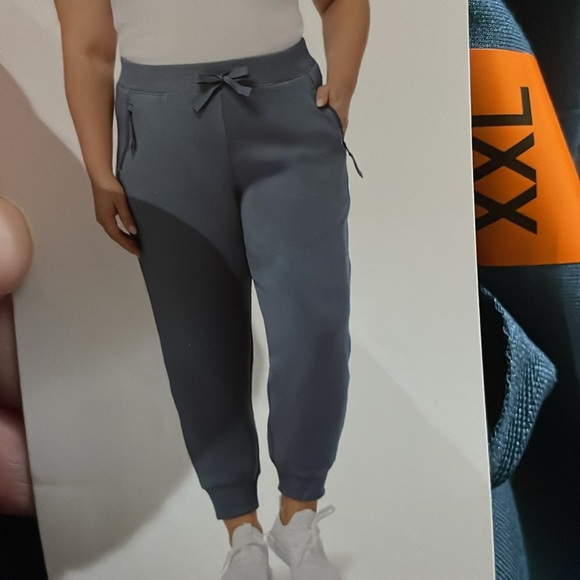- Kirkland signature ladies jogger - Picture 2 of 3